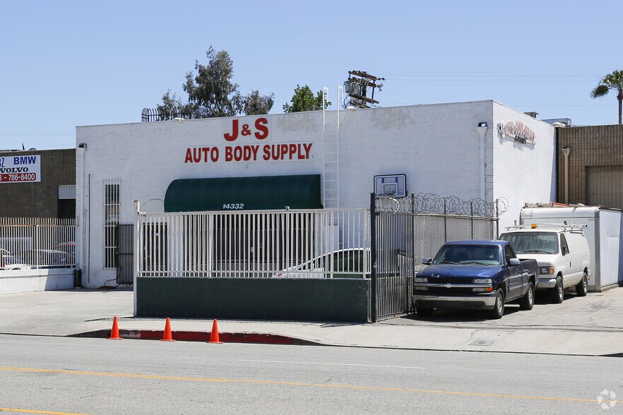 More Photos Of 14332 Oxnard St, Van Nuys Warehouse For Lease