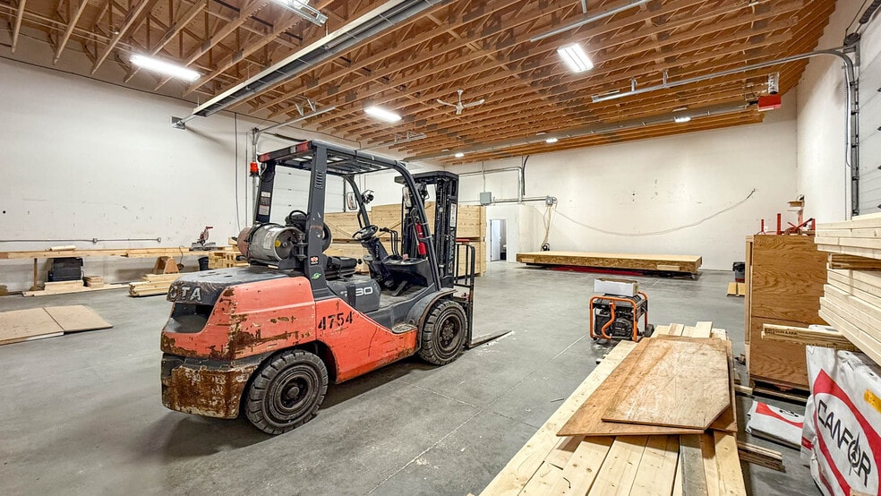 More Photos Of 9013-9021 Jim Bailey Rd, Kelowna Manufacturing For Sale