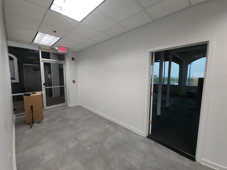 More Photos Of 333 1st St N, Jacksonville Beach Office For Lease