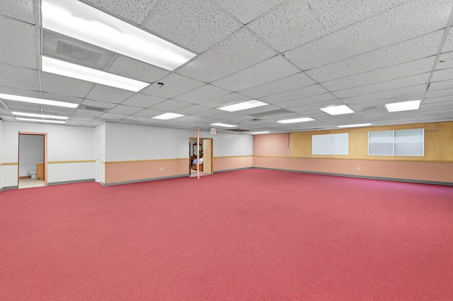More Photos Of 9129 Irvington Blvd, Houston Warehouse For Sale