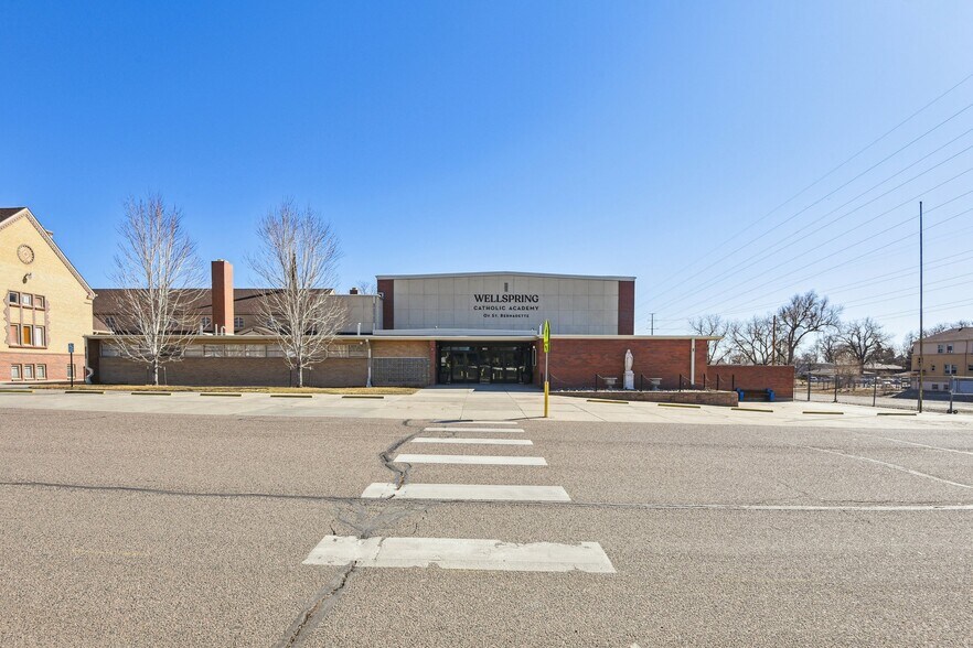 More Photos Of 1100 Upham St, Lakewood Schools For Lease