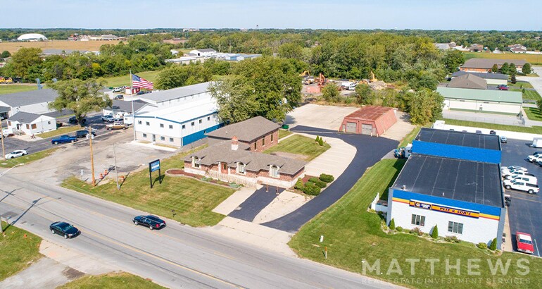 More Photos Of 1108 E Summit St, Crown Point Medical For Sale