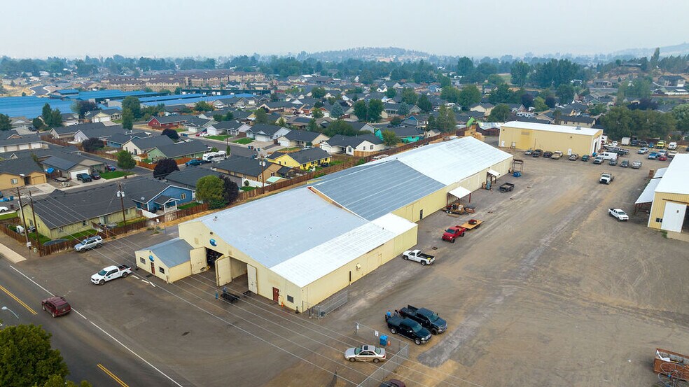 More Photos Of 701 Peters Rd, Prineville Manufacturing For Lease