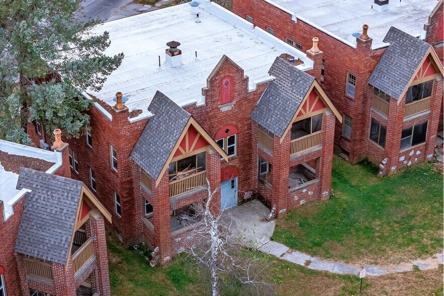 Primary Photo Of 148 Park Ln, Saint Joseph Apartments For Sale