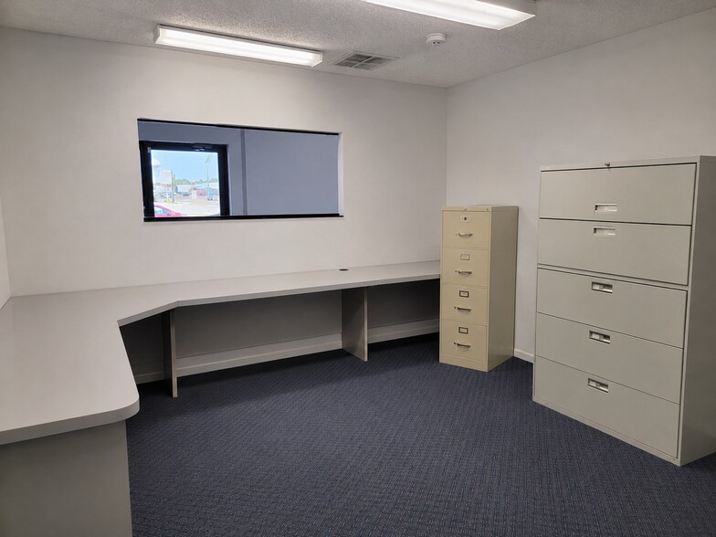 More Photos Of 3905 S Shade Ave, Sarasota Office For Sale