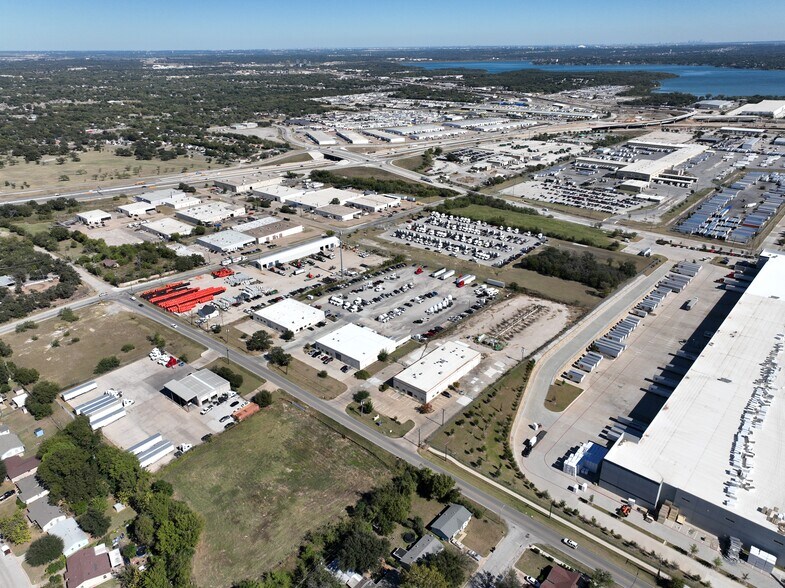 More Photos Of 4901 Parker Henderson Rd, Fort Worth Warehouse For Lease