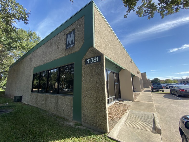 More Photos Of 11381 Meadowglen Ln, Houston Unknown For Lease