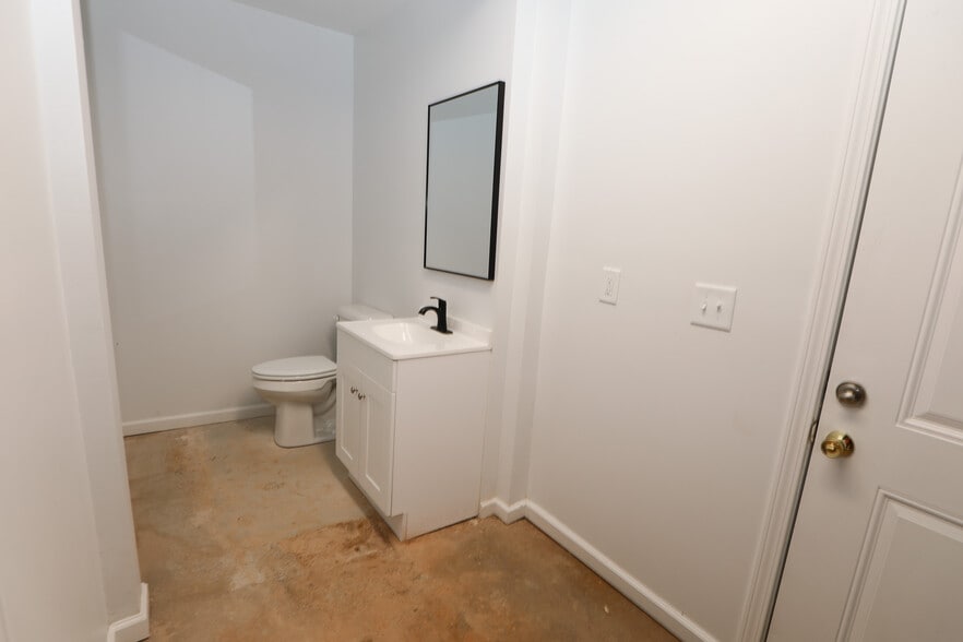 More Photos Of 5 Haynie St, Newnan Warehouse For Sale