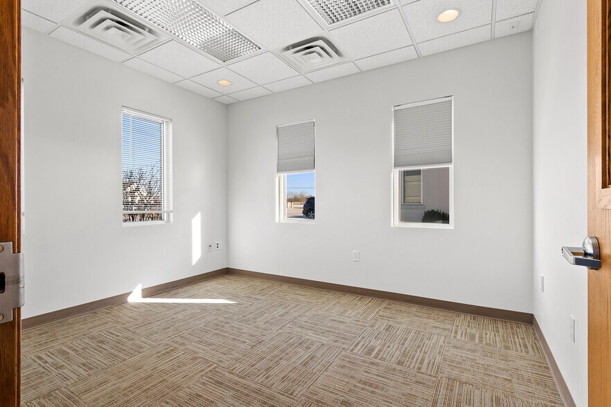 More Photos Of 1496 Bellevue St, Green Bay Office For Lease