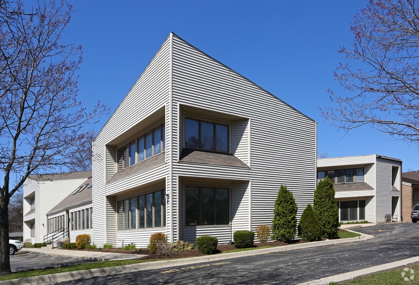 More Photos Of 461 Mulford Dr, Rockford Medical For Sale