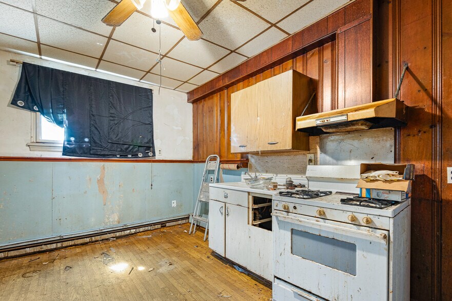 More Photos Of 9 E 44th St, Wilmington Office Residential For Sale