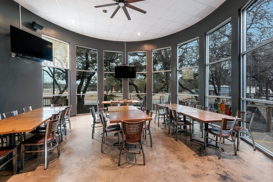 More Photos Of 13838 Jones Maltsberger Rd, San Antonio Restaurant For Sale