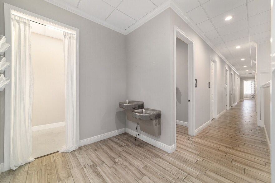 More Photos Of 809 County Road 466, The Villages Medical For Sale