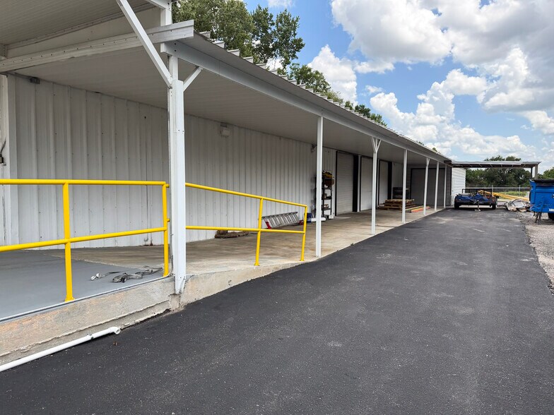 More Photos Of 301 Charlie Griffin Rd, Plant City Flex For Lease