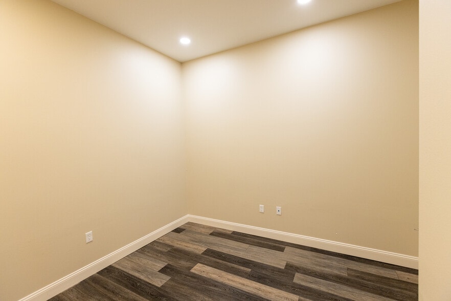 More Photos Of 412 Washington St, The Dalles Freestanding For Sale