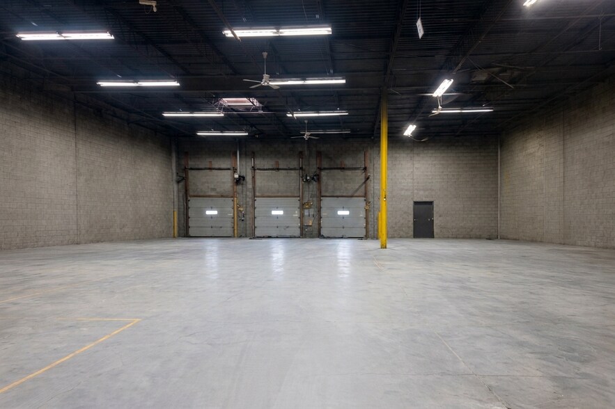 More Photos Of 436 E Locust St, Dekalb Manufacturing For Lease
