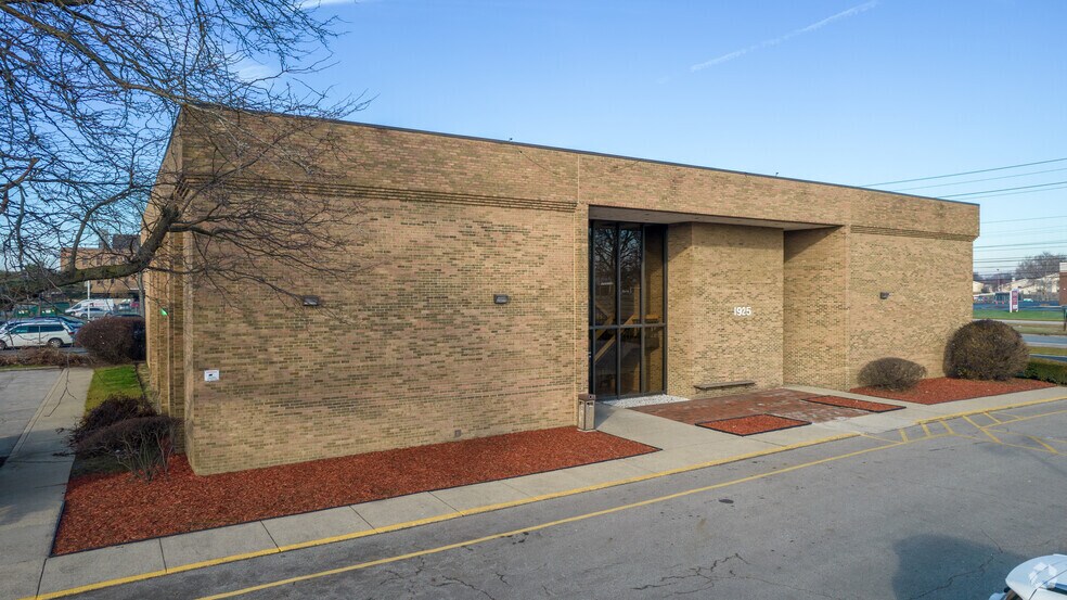 More Photos Of 1925 E Dublin Granville Rd, Columbus Office For Sale
