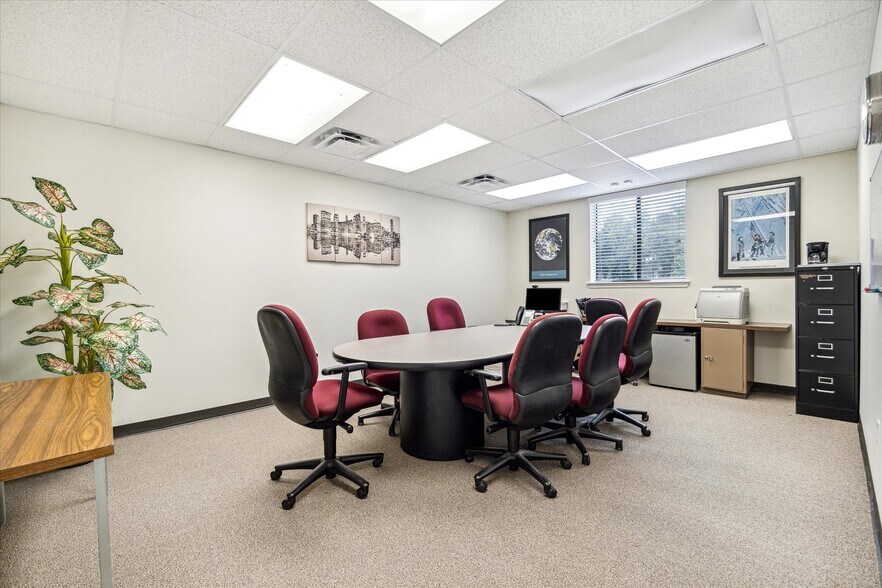 More Photos Of 1702 Townhurst Dr, Houston Office For Lease