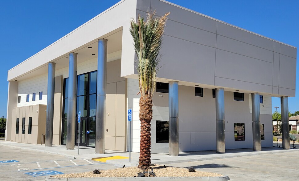 Primary Photo Of 7590 N Colonial Ave, Fresno Medical For Lease