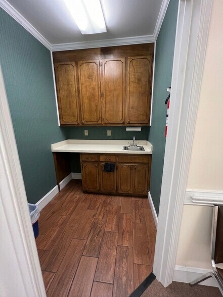 More Photos Of 4922-4948 Windy Hill Dr, Raleigh Office For Lease