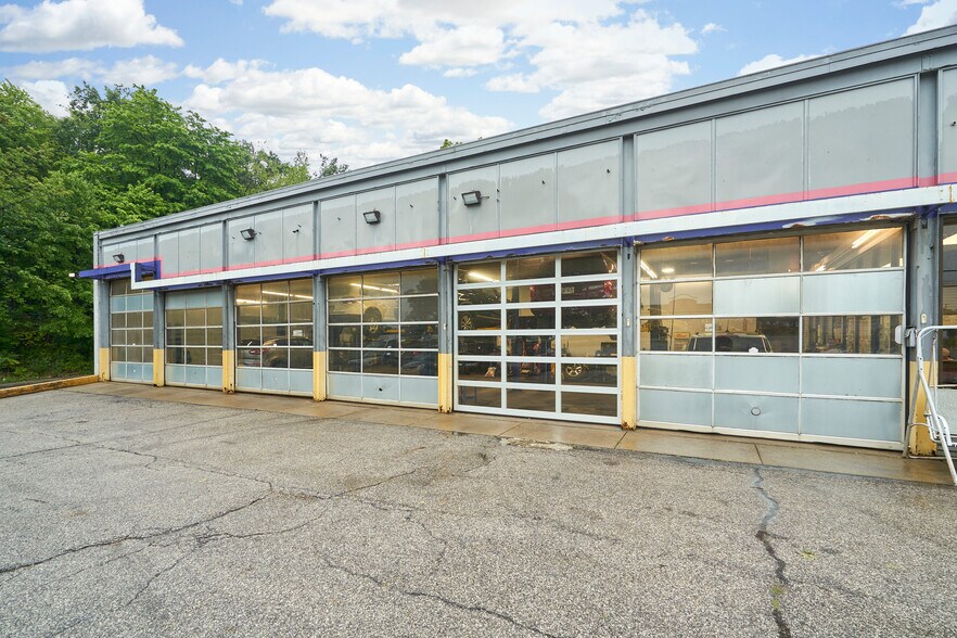 More Photos Of 2441 Romig Rd, Akron Auto Repair For Sale