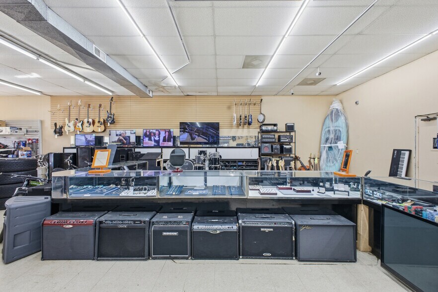 More Photos Of 3210 E Main St, Columbus Freestanding For Sale