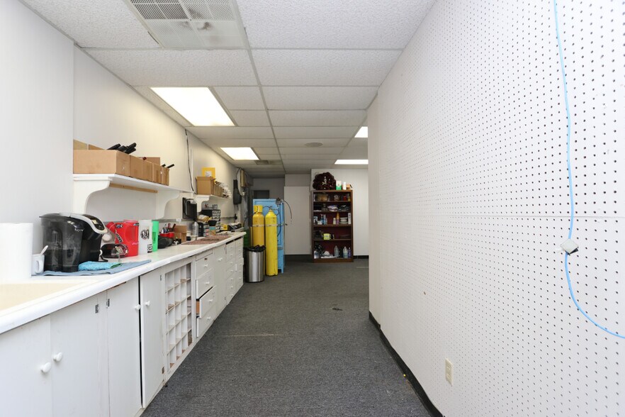 More Photos Of 25 S Lexington Springmill Rd, Mansfield Freestanding For Sale