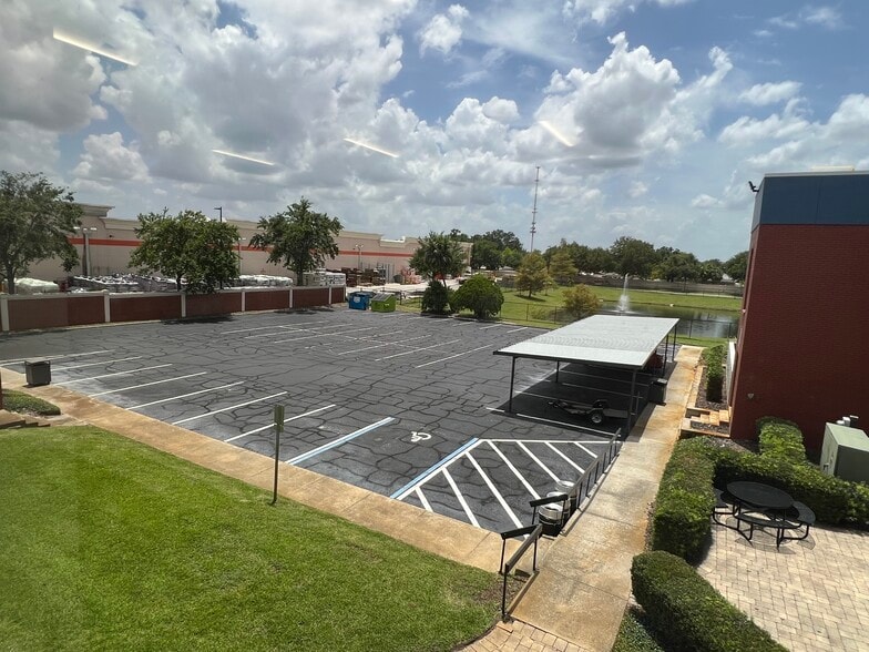 More Photos Of 5405 Diplomat Cir, Orlando Loft Creative Space For Lease