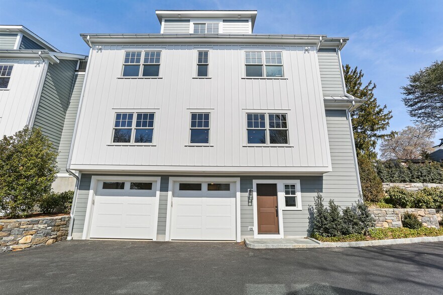 More Photos Of 25 Henry St, Greenwich Apartments For Sale