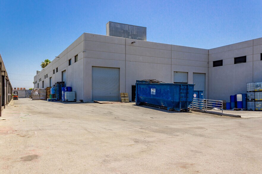 More Photos Of 10443 Arminta St, Sun Valley Warehouse For Sale