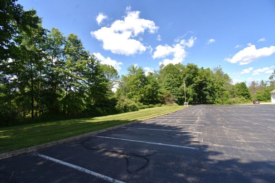 More Photos Of 972 Youngstown Kingsville Rd, Vienna Office For Sale