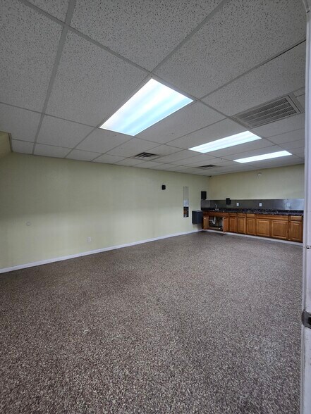 More Photos Of 3901 N Stowe Ave, Odessa Industrial For Lease