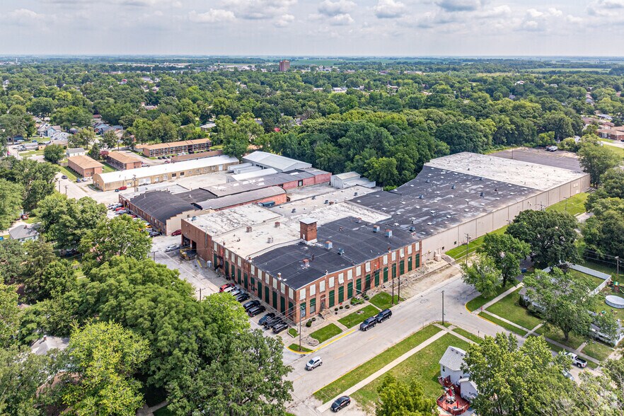 More Photos Of 1625 E Duane Blvd, Kankakee Manufacturing For Lease