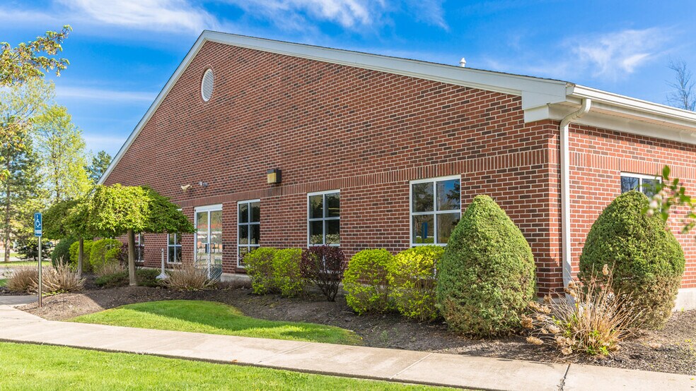More Photos Of 100 Sylvan Pky, Amherst Medical For Lease