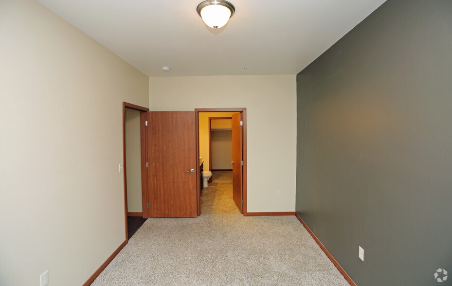 More Photos Of 401 N Washington St, Green Bay Apartments For Sale