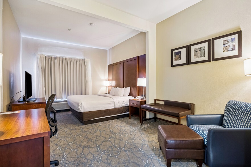 More Photos Of 11050 Southwest Fwy, Houston Hotel For Sale