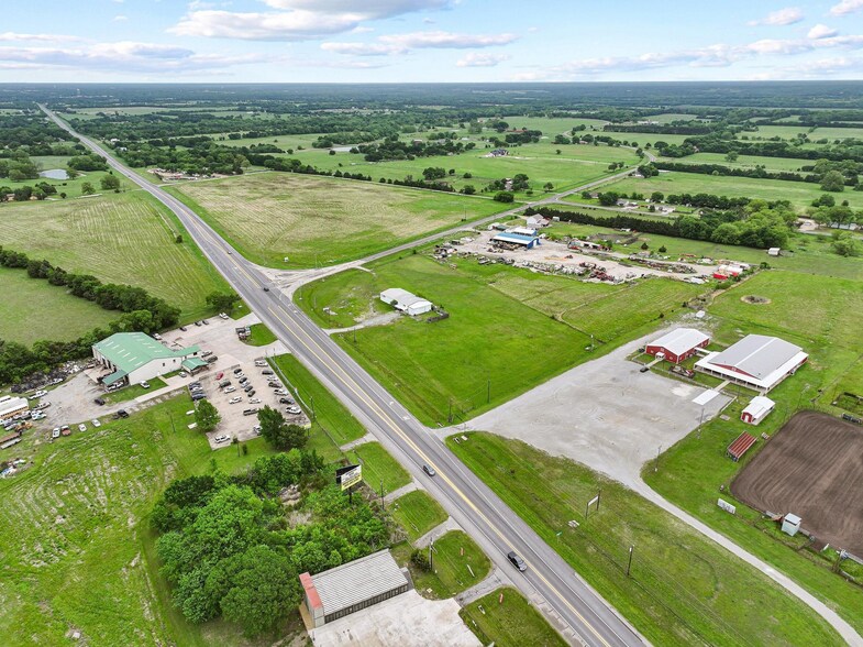 More Photos Of 3301 S State Highway 121, Bonham Showroom For Sale