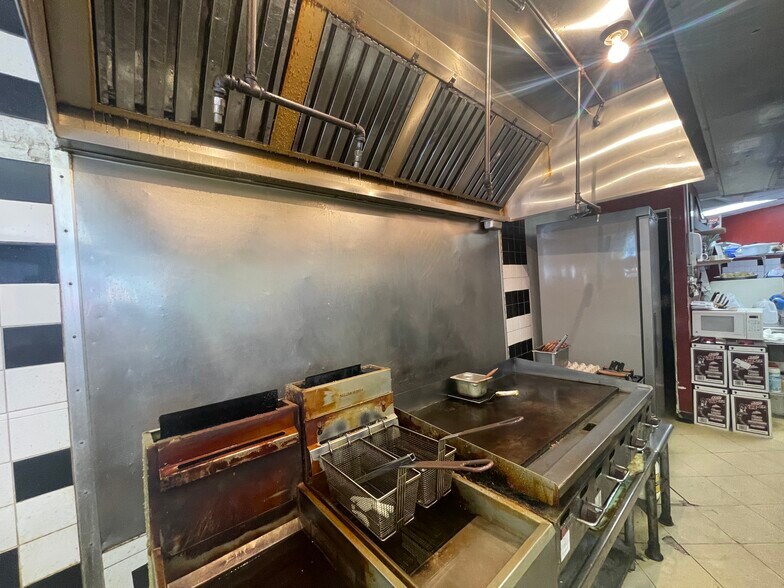 More Photos Of 3200 Greenmount Ave, Baltimore General Retail For Sale