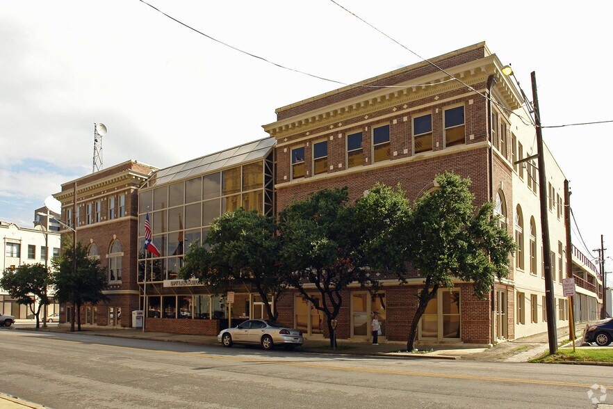 More Photos Of 318 McCullough Ave, San Antonio Office For Sale
