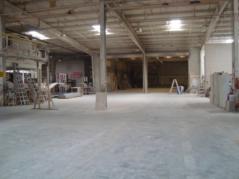 More Photos Of 20495 Murray Rd, Bend Warehouse For Lease