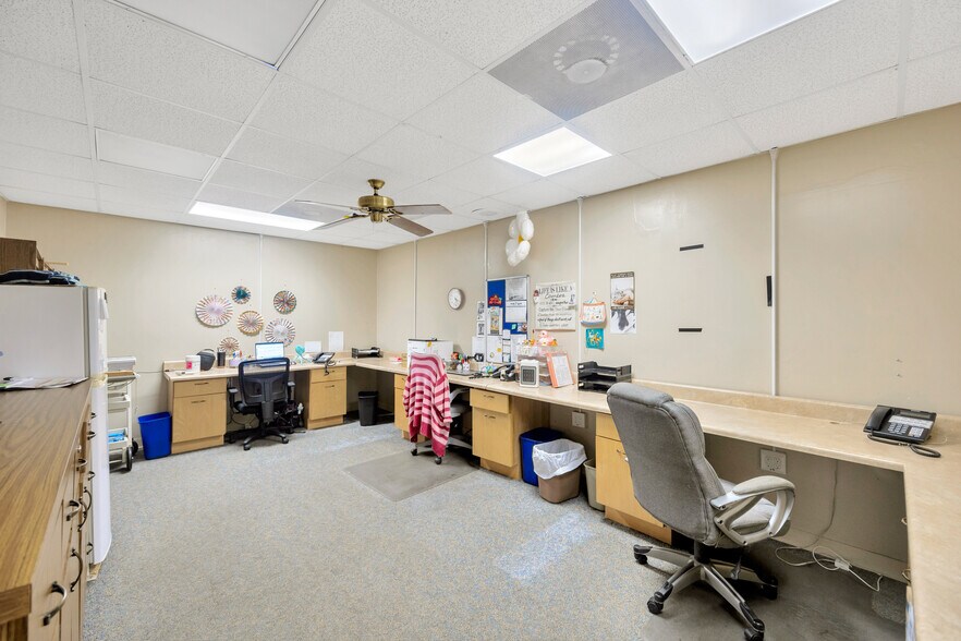 More Photos Of 13644 Walsingham Rd, Largo Medical For Lease