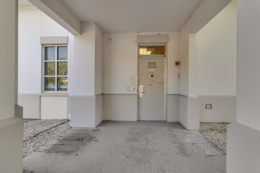More Photos Of 1201 E Oak St, Kissimmee Office For Sale
