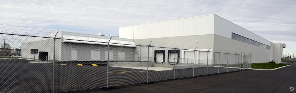More Photos Of 4160 Hwy Desserte Sud Laval (A-440), Laval Industrial For Lease