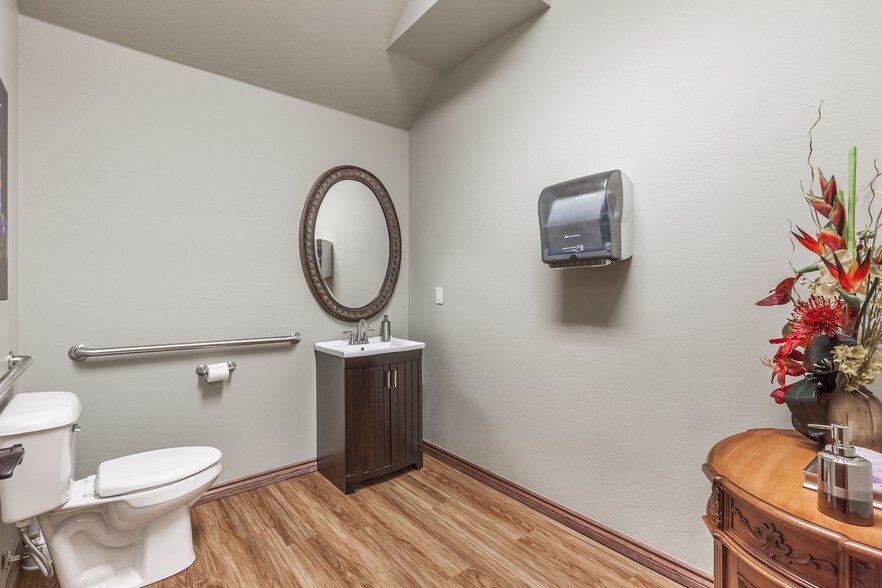 More Photos Of 2248 NW 164th St, Edmond Office For Sale