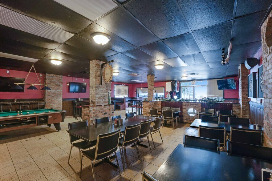 More Photos Of 231 St Paul St W, St Catharines General Retail For Sale