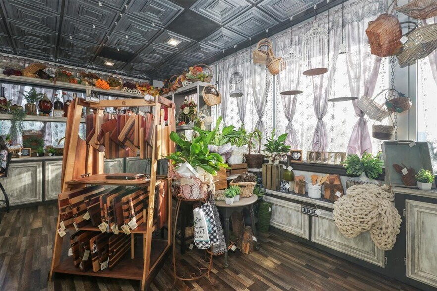 More Photos Of 210 Jan Howard Expy, West Plains Restaurant For Sale