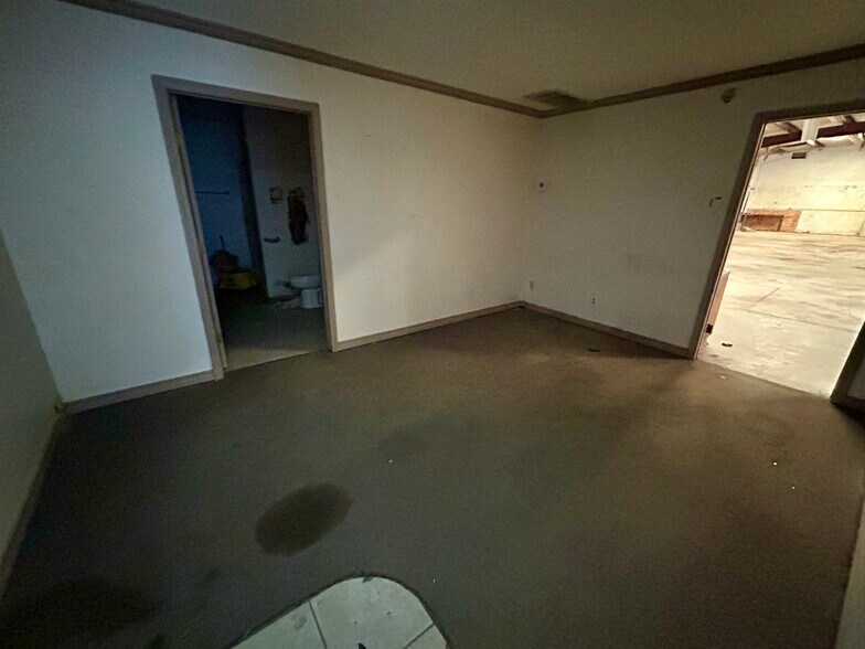 More Photos Of 5502 E Tecumseh St, Tulsa Auto Repair For Sale