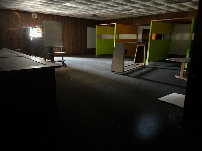 More Photos Of 502 Old Morton Rd, Forest Service Station For Sale