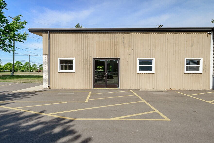 More Photos Of 6250 Jackson Rd, Ann Arbor Freestanding For Lease