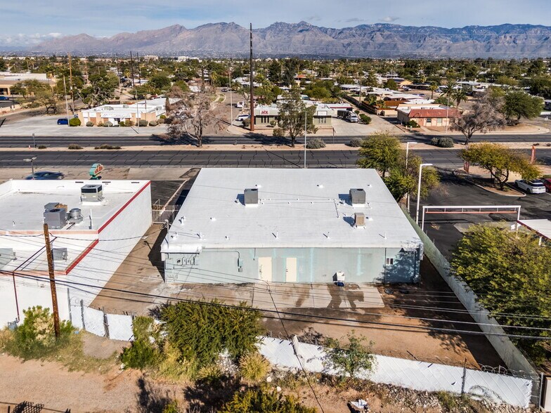 More Photos Of 6470 E 22nd St, Tucson Freestanding For Lease